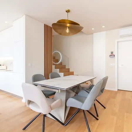 Coastal 3br Duplex W Terrace By Lovelystay